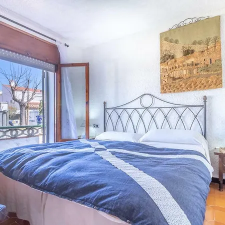 Goldhome - Requesens 度假居