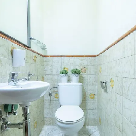 Goldhome - Requesens 度假居